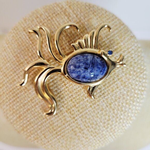 VTG Gold Tone Kissy Pucker Lips Fish Purple Scarab Gold Tone Brooch Pin - Picture 2 of 3